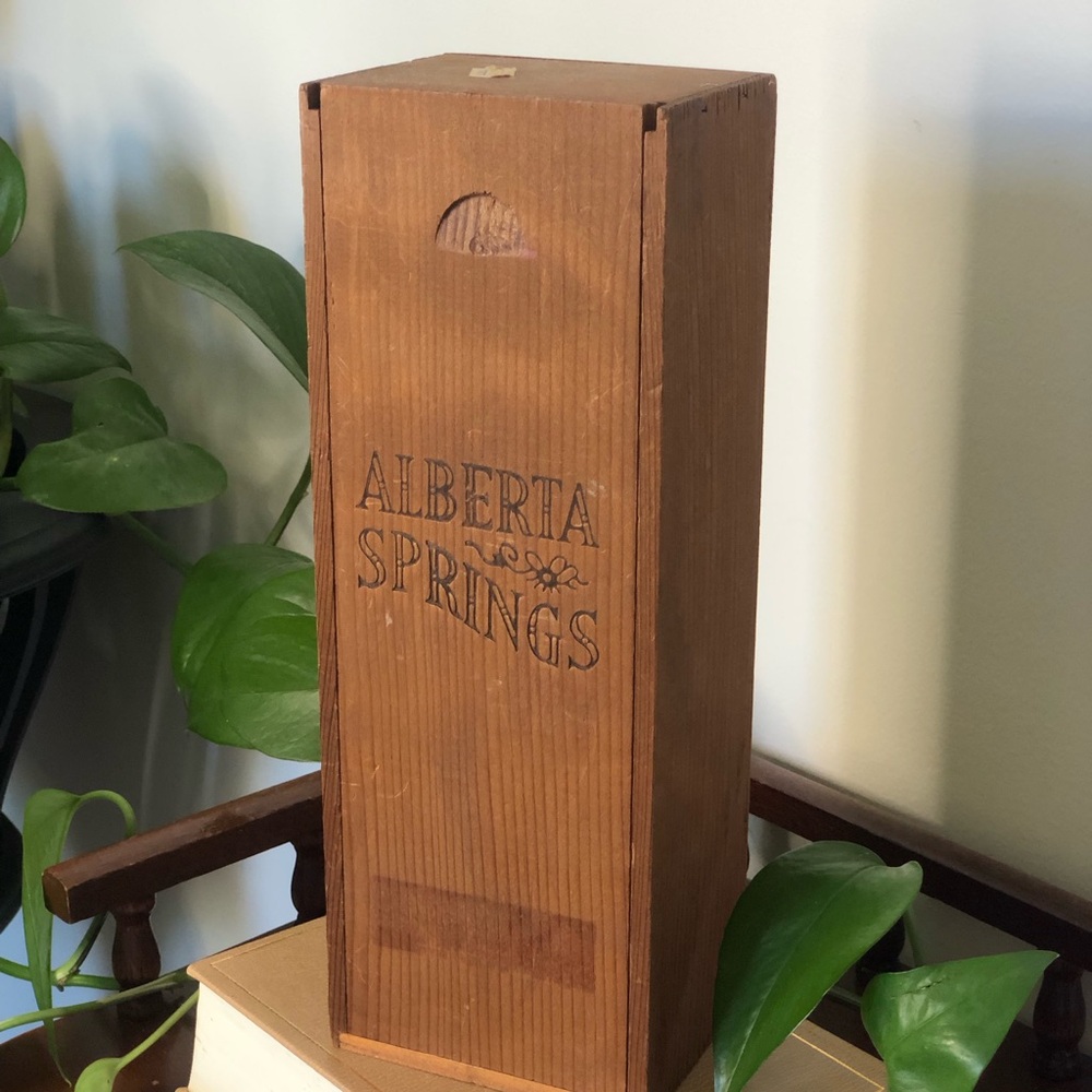 Vintage Alberta Springs Wooden Whiskey Box – Retro Barware / Storage
